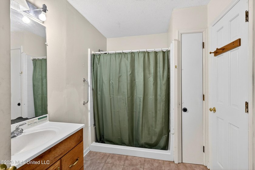 Price improved! Bring your offer! Nestled on approximately 3.1 - photo 37