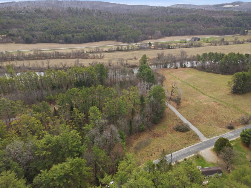 2.55 serene acres with 160 feet of Ammonoosuc River frontage, an - photo 3