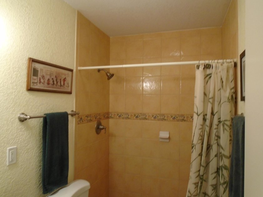 Beautiful waterfront first floor corner unit. Great water view - photo 16
