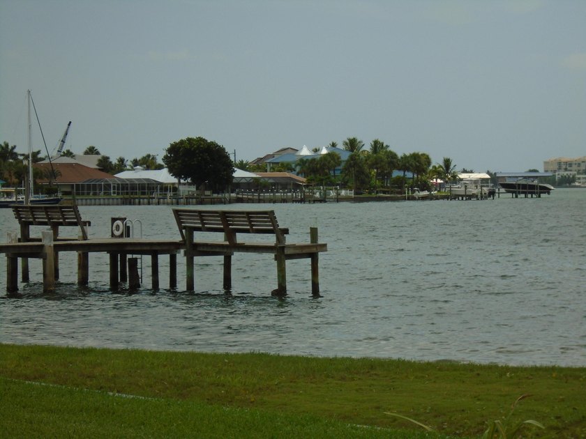 Beautiful waterfront first floor corner unit. Great water view - photo 32