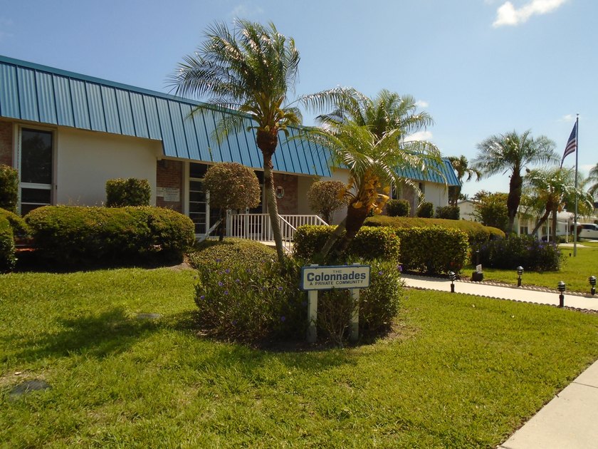 Beautiful waterfront first floor corner unit. Great water view - photo 39