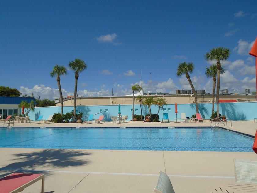 Beautiful waterfront first floor corner unit. Great water view - photo 45