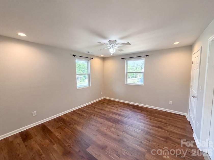 Experience 604 Rowan Mill Rd, a residence designed for a truly - photo 12