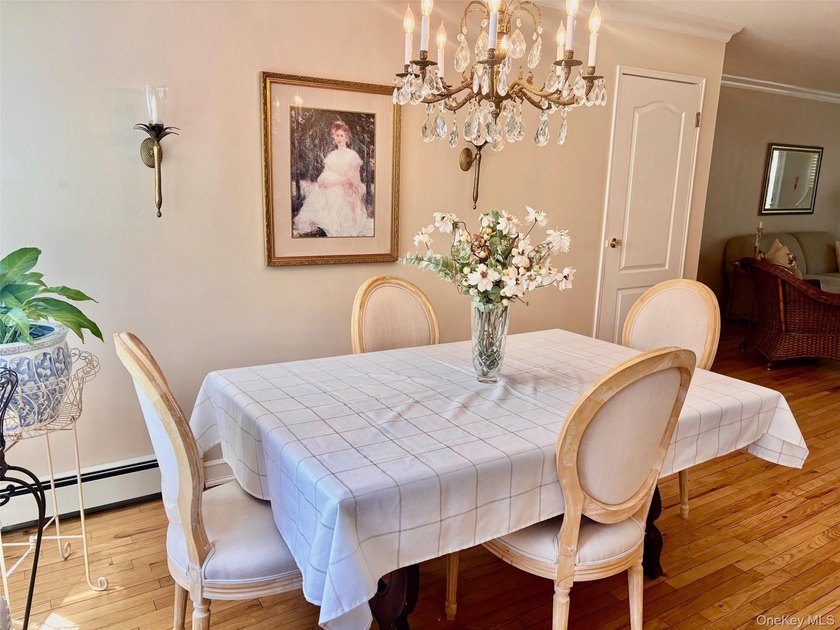 Spectacular ground level one bedroom. Meticulously maintained - photo 6
