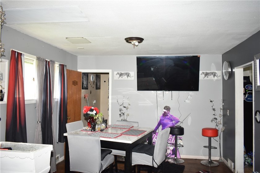 This spacious 4-bedroom home. Large front porch. You also have a - photo 8