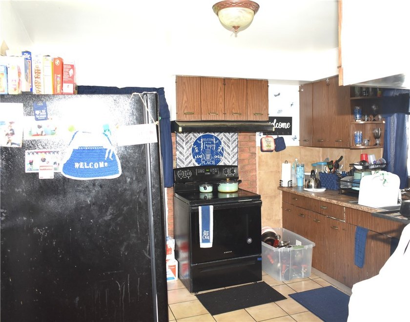 This spacious 4-bedroom home. Large front porch. You also have a - photo 10