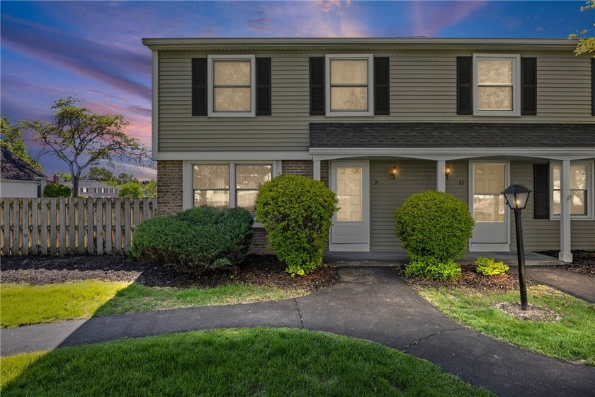 Adorable 2-bedroom, 1.5-bath end-unit condo in Webster offering - photo 3
