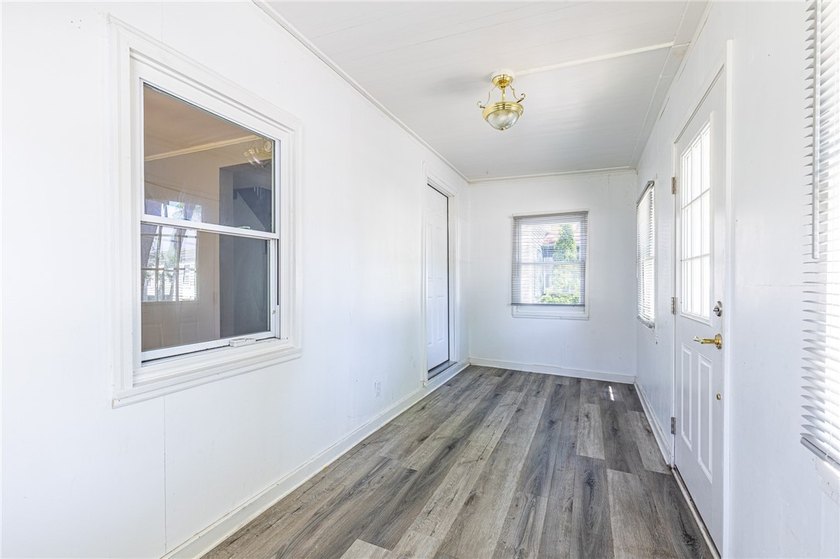 Another Rockin Rochester property; Welcome to 256 Avenue D! This - photo 6
