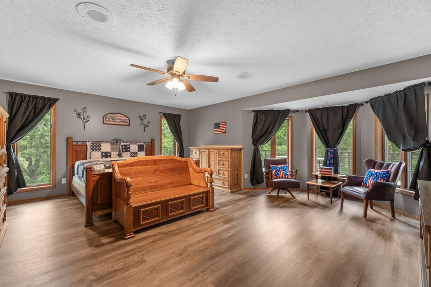 Welcome to this exceptional 6-bedroom, 6-bath home offering 5 - photo 11