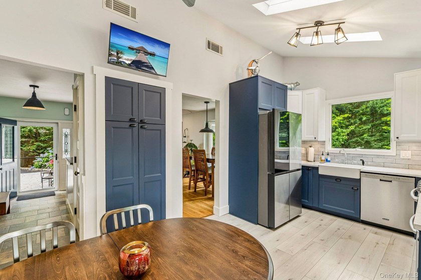 Nestled in the highly desirable Archer Woods Development, this - photo 13