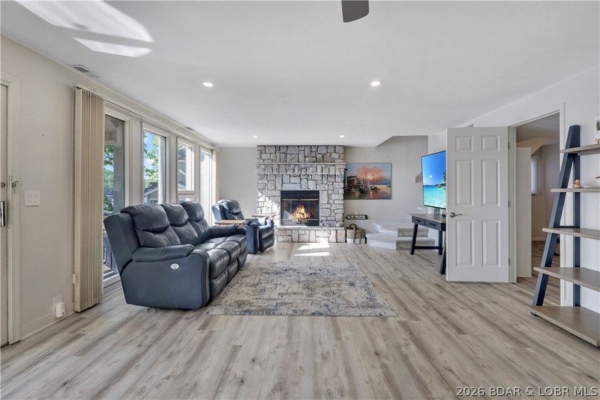 This 3-bedroom, 2-bath home on Nonsuch in Lake Ozark is now - photo 25