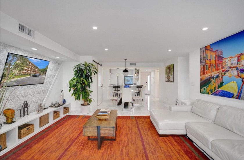 Completely renovated and move-in ready! This stunning unit has - photo 31