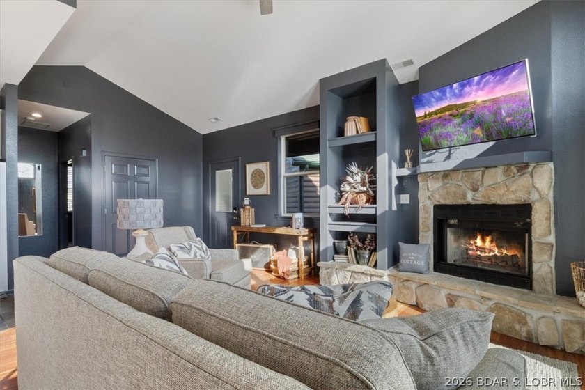 Enjoy this beautifully updated cottage at one of the best golf - photo 2