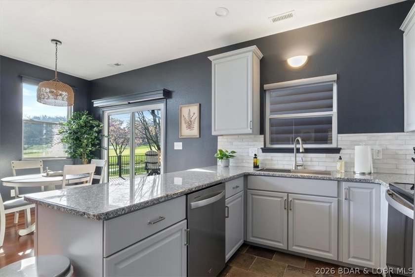 Enjoy this beautifully updated cottage at one of the best golf - photo 4