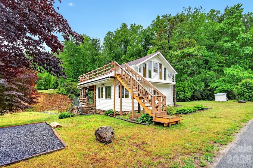 Creekside Mountain Retreat with Views, Dual Decks &amp; Flexible - photo 3