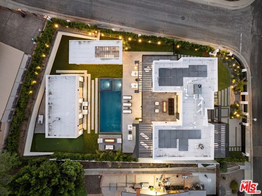 An extraordinary 2026 modern masterpiece in prime Tarzana, this - photo 42