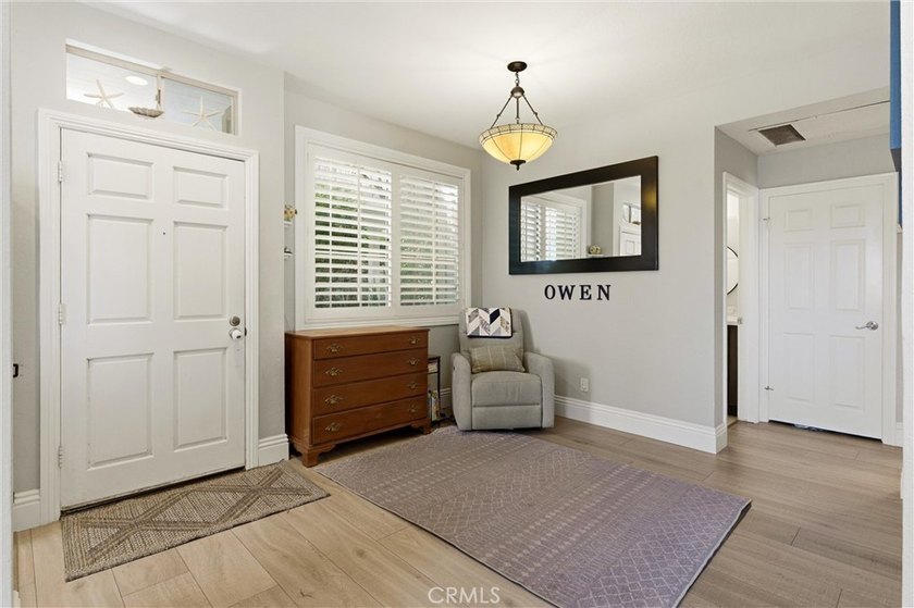 500 sqft patio! Corner/end unit, single-level living with no - photo 3