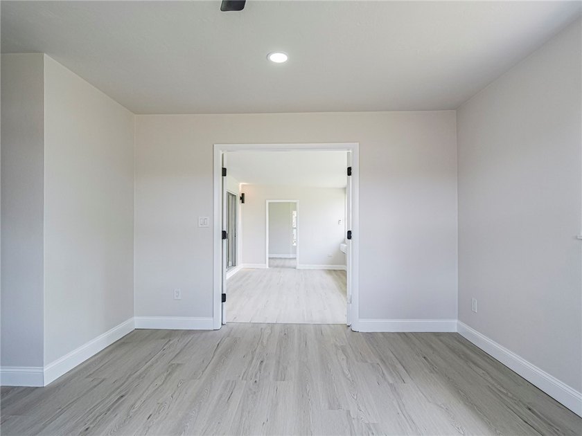 Better than new construction! Massive 1,900+ sq ft 3BD/2BA block - photo 22