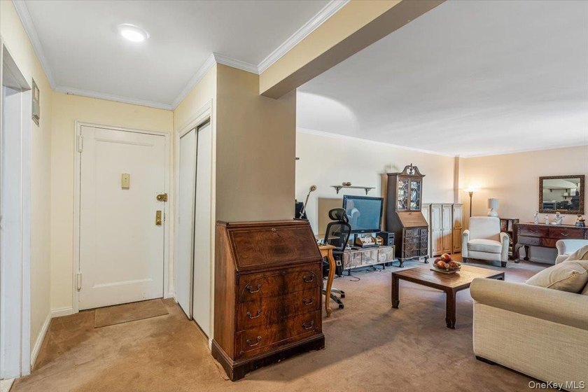 Owner Occupied, No Subletting, Spacious &amp; Bright 2 Br &amp; 1 Bath - photo 11