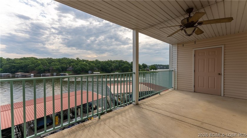 Turnkey lakefront condo at the 19 MM of the Osage Arm in Harbour - photo 17