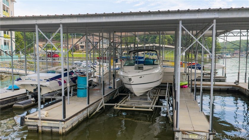 Turnkey lakefront condo at the 19 MM of the Osage Arm in Harbour - photo 19