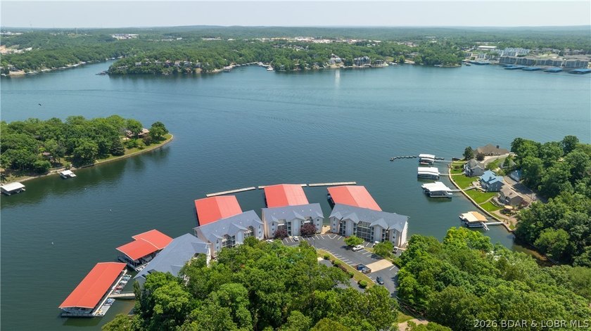 Turnkey lakefront condo at the 19 MM of the Osage Arm in Harbour - photo 27
