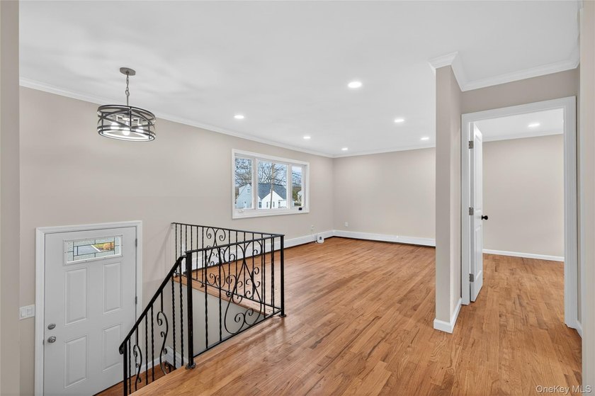 Beautifully renovated 4-bedroom Hi-Ranch offering exceptional - photo 6