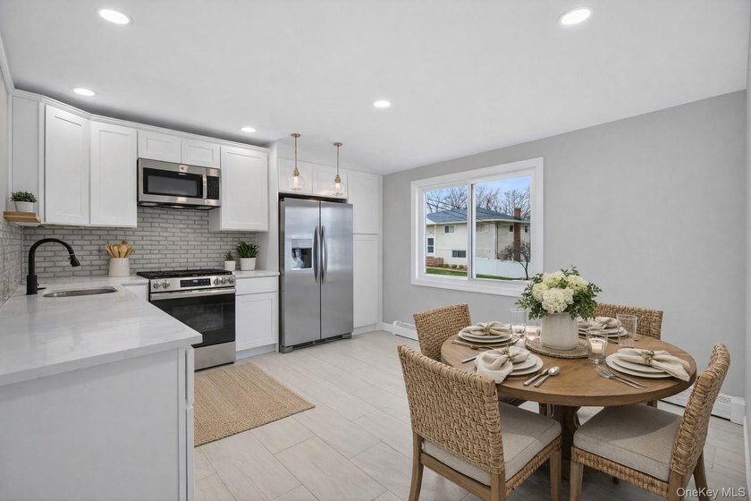 Beautifully renovated 4-bedroom Hi-Ranch offering exceptional - photo 9