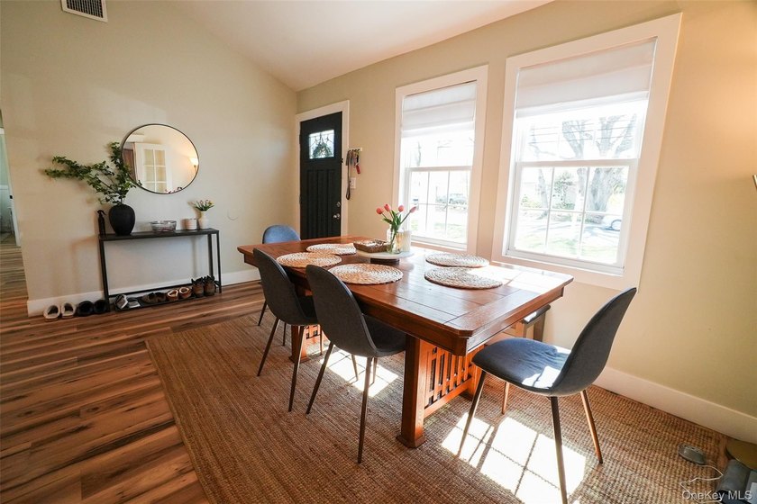 Beautifully maintained expanded ranch situated on nearly an acre - photo 4