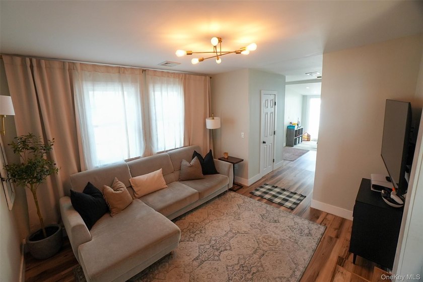 Beautifully maintained expanded ranch situated on nearly an acre - photo 10