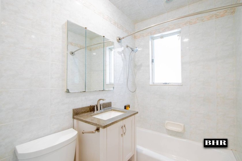 Manhattan Beach - Fully Detached Single-Family Home. Welcome to - photo 6