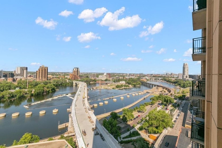 Beautiful 17th floor 2BR, 2BA Emerson floor plan available for - photo 25