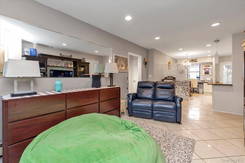 Move right into this beautifully renovated, pet-friendly - photo 2