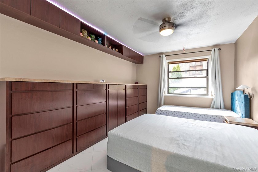Move right into this beautifully renovated, pet-friendly - photo 7