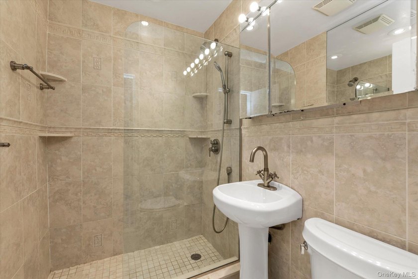 Move right into this beautifully renovated, pet-friendly - photo 9
