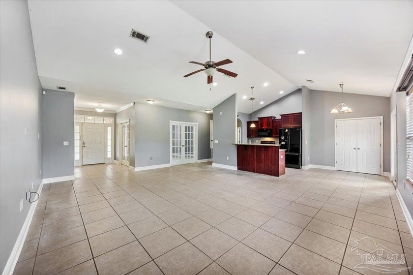 CONTEMPORARY CRAFTSMAN WITH FLEXIBLE LIVING SPACES AND ROOM TO - photo 5