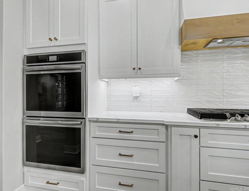Move-in ready 4BR/3BA home in the gated Arlington Park community - photo 12