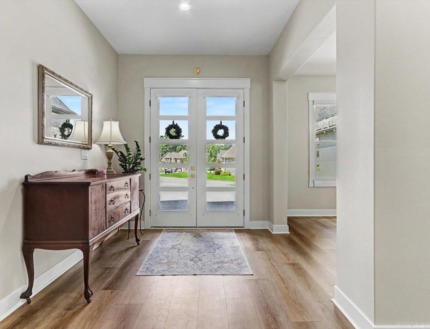 Move-in ready 4BR/3BA home in the gated Arlington Park community - photo 14