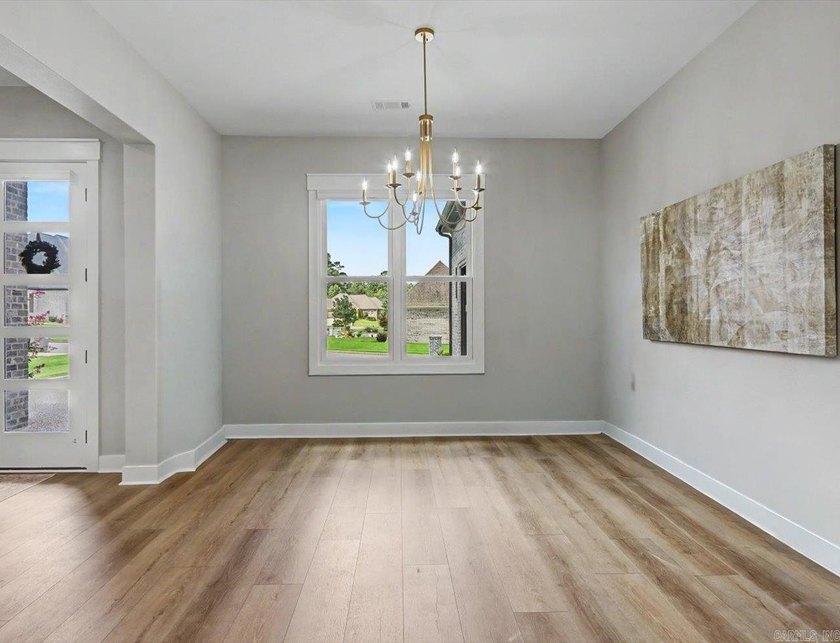 Move-in ready 4BR/3BA home in the gated Arlington Park community - photo 15