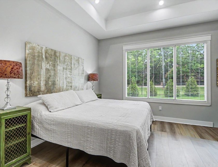 Move-in ready 4BR/3BA home in the gated Arlington Park community - photo 21