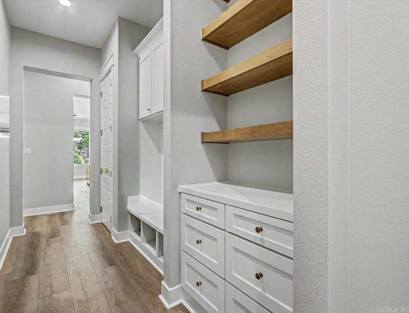 Move-in ready 4BR/3BA home in the gated Arlington Park community - photo 32