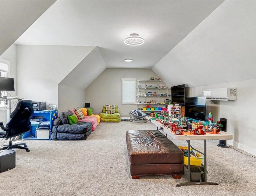 Move-in ready 4BR/3BA home in the gated Arlington Park community - photo 43