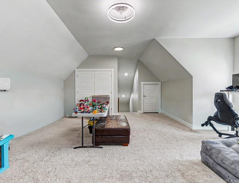 Move-in ready 4BR/3BA home in the gated Arlington Park community - photo 45