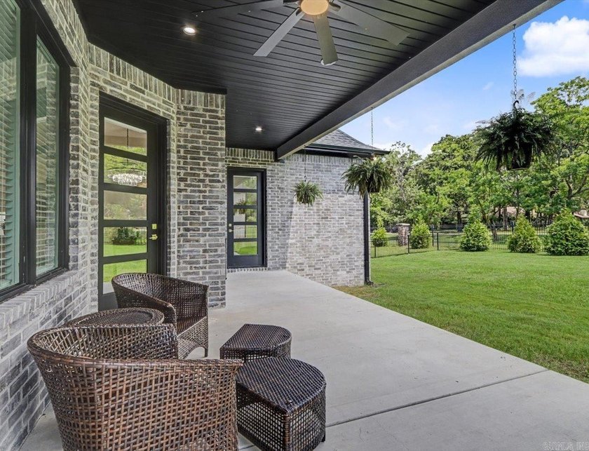 Move-in ready 4BR/3BA home in the gated Arlington Park community - photo 47