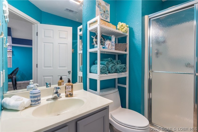 Completely renovated and move-in ready, this beautiful 2 bed, 2 - photo 8
