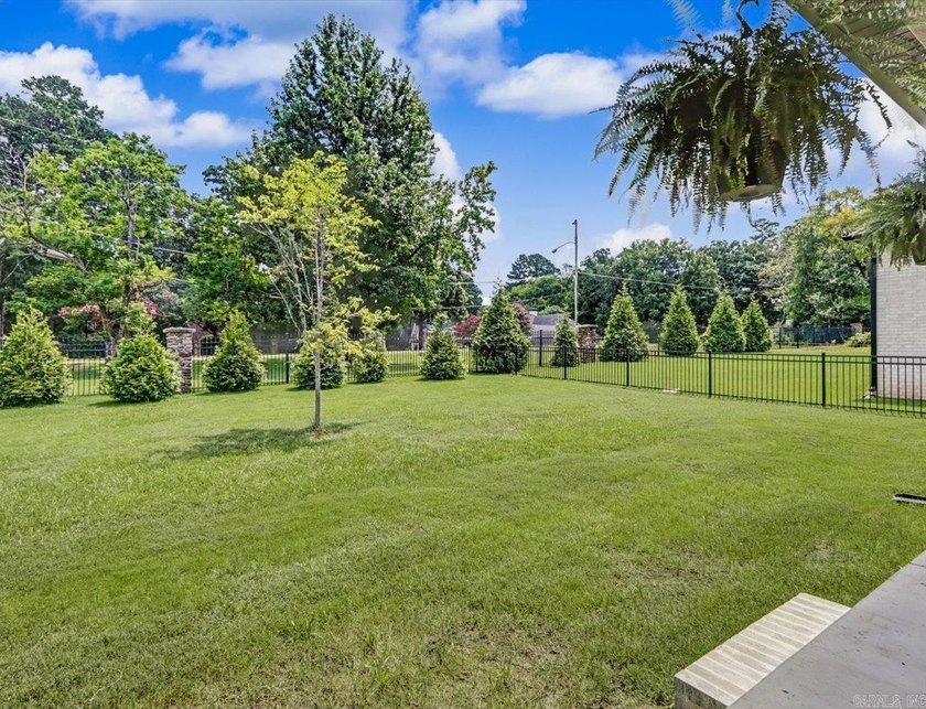 Move-in ready 4BR/3BA home in the gated Arlington Park community - photo 50