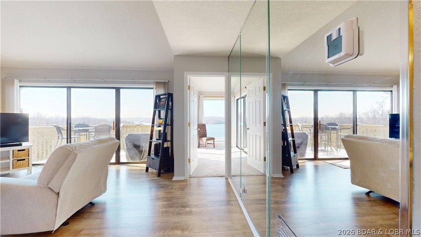 LAKE OF THE OZARKS - Panoramic Main Channel Views - Top-Floor - photo 2