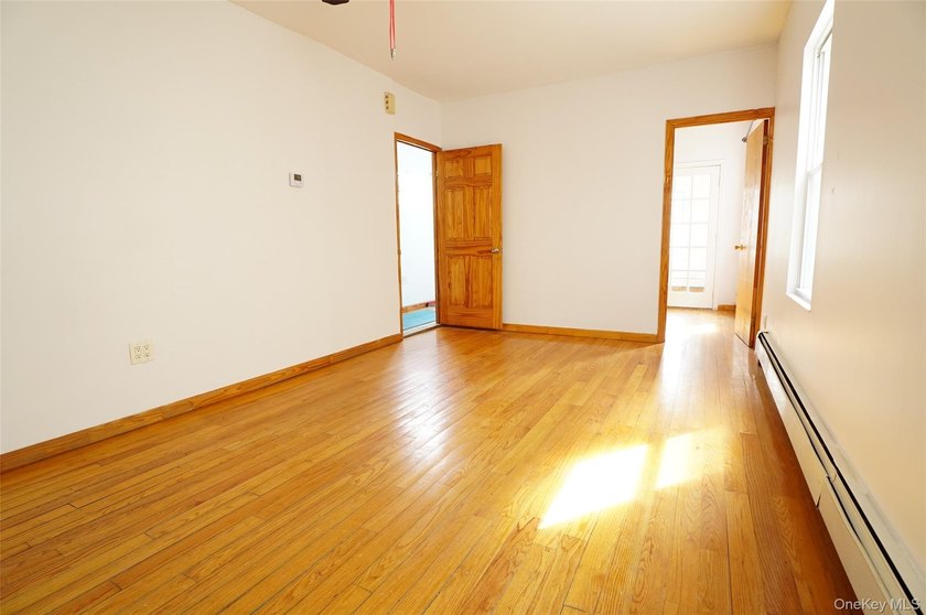 Two-family house located in Flushing, well-maintained, features - photo 3