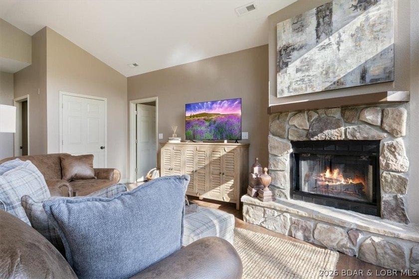 A unicorn! A THREE bedroom, TWO-AND-A-HALF bath golf cottage at - photo 4
