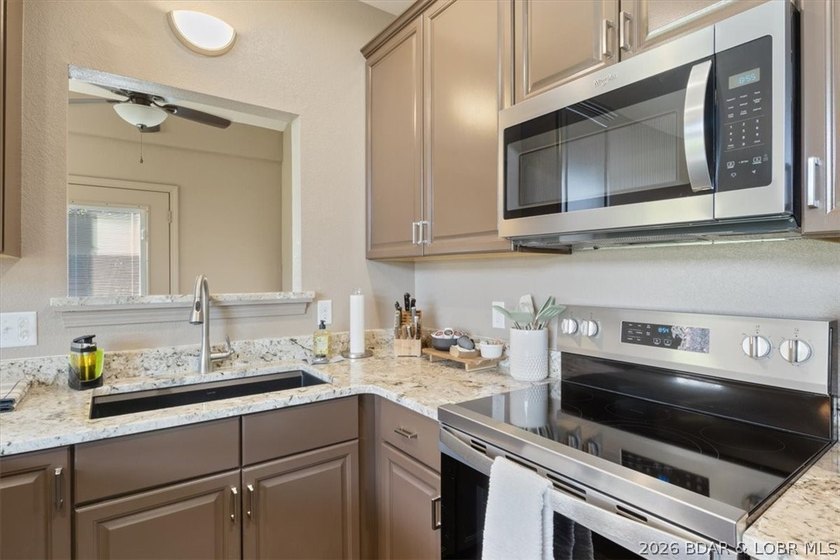 A unicorn! A THREE bedroom, TWO-AND-A-HALF bath golf cottage at - photo 8